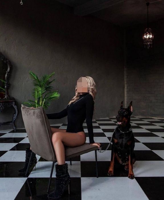 Темные улицы Новосибирска: кто они, ночные бабочки и их мир